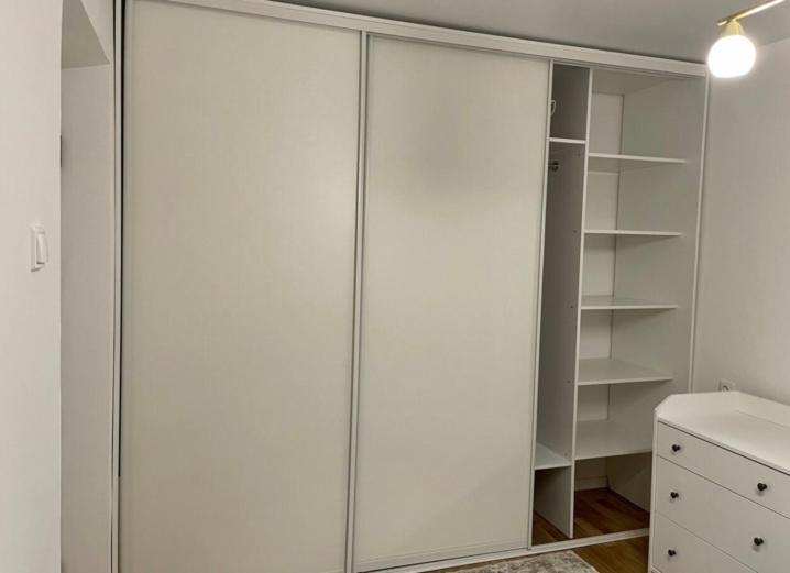 N-J Apartament นาร์วา-โยเอซู ภายนอก รูปภาพ